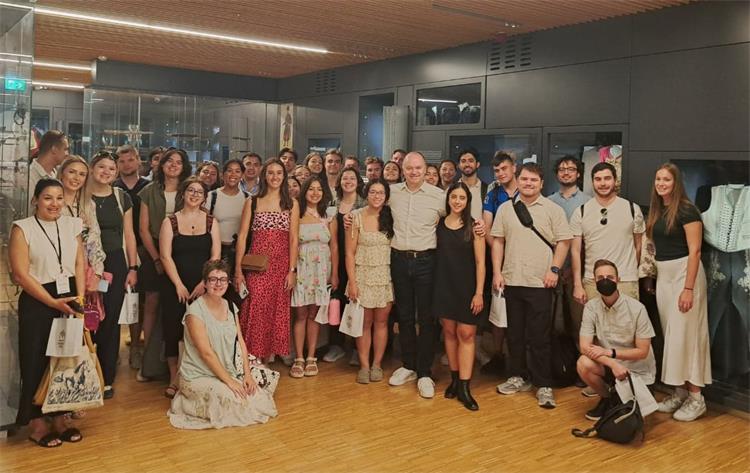 Slika /Ministarstvo demografije i useljeništva/Domovina 2.jpeg